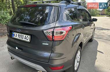 Внедорожник / Кроссовер Ford Escape 2017 в 