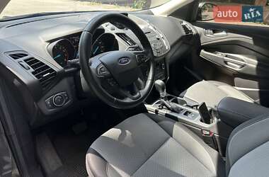 Внедорожник / Кроссовер Ford Escape 2017 в 