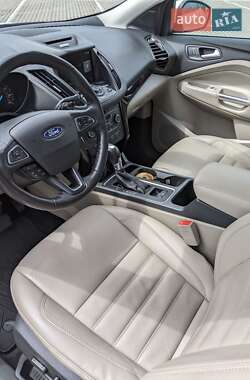 Внедорожник / Кроссовер Ford Escape 2016 в 