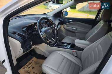 Внедорожник / Кроссовер Ford Escape 2017 в 