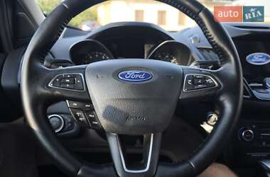 Внедорожник / Кроссовер Ford Escape 2017 в 