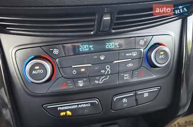 Внедорожник / Кроссовер Ford Escape 2017 в 