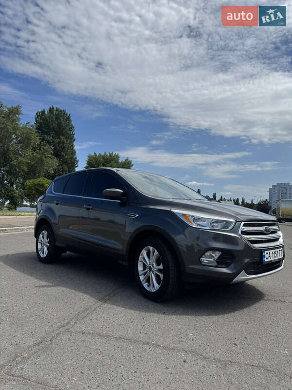 Внедорожник / Кроссовер Ford Escape 2016 в Черкассах