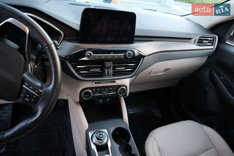 Позашляховик / Кросовер Ford Escape 2020 в Дніпрі