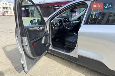 Внедорожник / Кроссовер Ford Escape 2021 в 