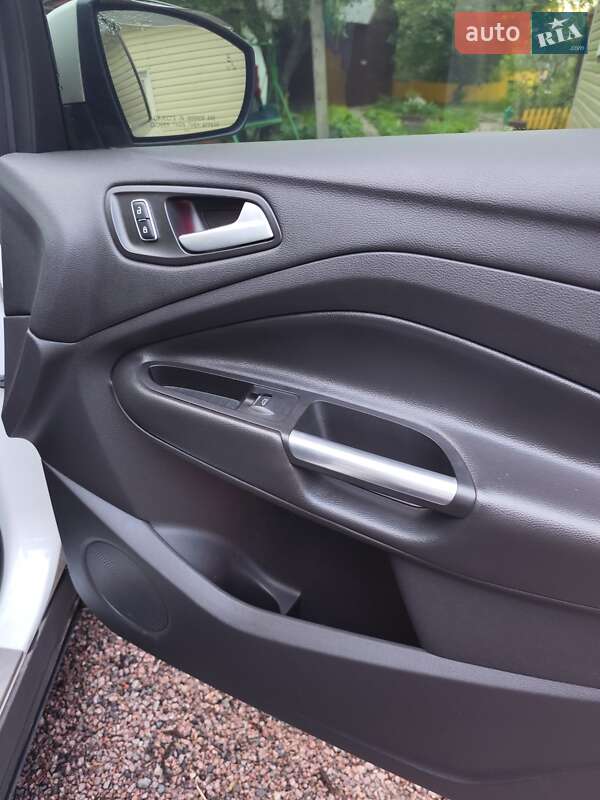 Внедорожник / Кроссовер Ford Escape 2015 в Черкассах