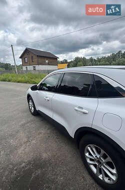 Внедорожник / Кроссовер Ford Escape 2020 в 