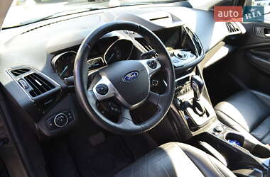Позашляховик / Кросовер Ford Escape 2015 в 