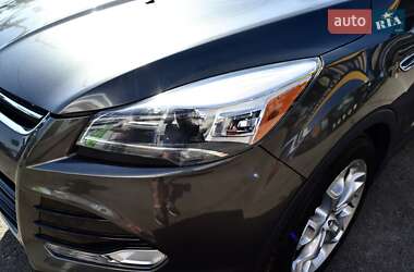 Позашляховик / Кросовер Ford Escape 2015 в 
