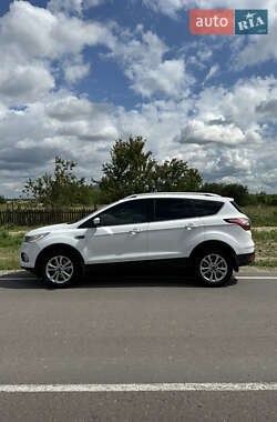 Внедорожник / Кроссовер Ford Escape 2017 в 
