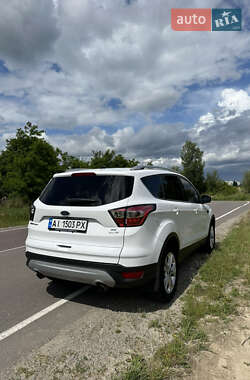 Внедорожник / Кроссовер Ford Escape 2017 в 