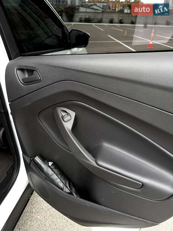 Внедорожник / Кроссовер Ford Escape 2016 в Киеве