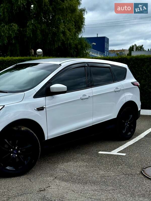 Внедорожник / Кроссовер Ford Escape 2016 в Киеве