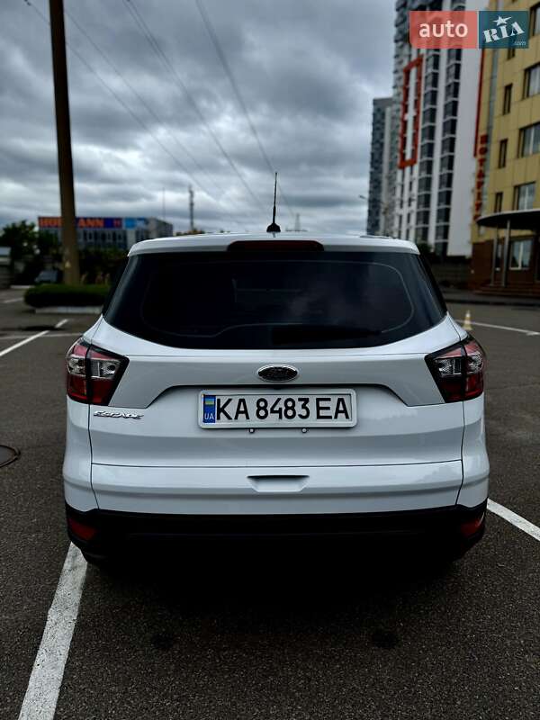 Внедорожник / Кроссовер Ford Escape 2016 в Киеве