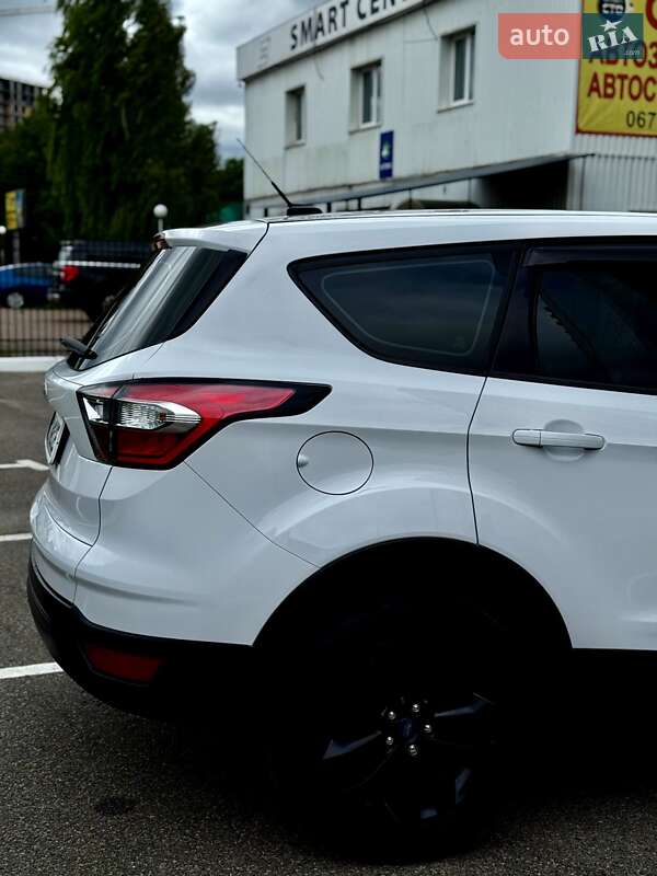 Внедорожник / Кроссовер Ford Escape 2016 в Киеве