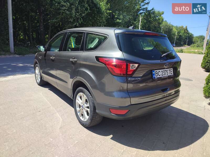 Позашляховик / Кросовер Ford Escape 2016 в Львові