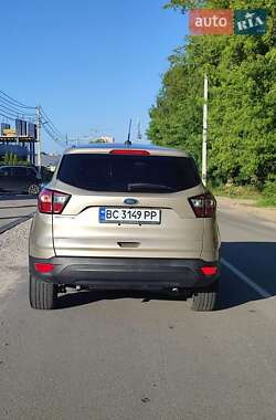 Внедорожник / Кроссовер Ford Escape 2017 в 