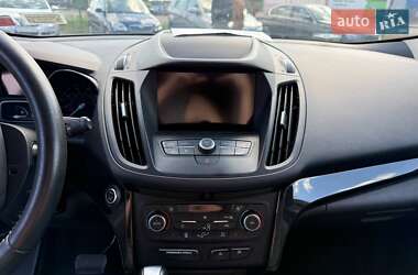Внедорожник / Кроссовер Ford Escape 2019 в 