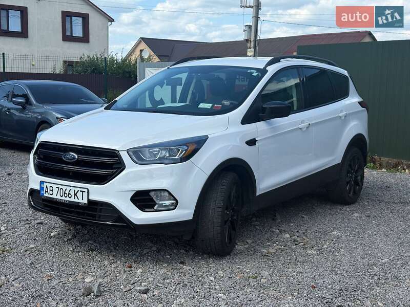 Внедорожник / Кроссовер Ford Escape 2019 в 