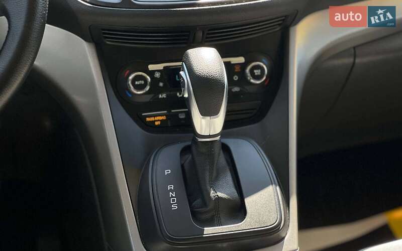Внедорожник / Кроссовер Ford Escape 2015 в Ивано-Франковске