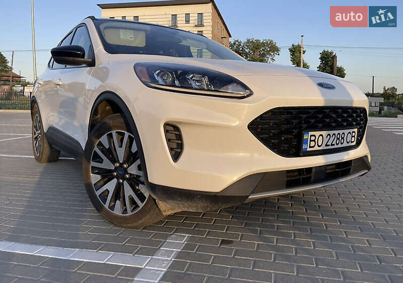 Внедорожник / Кроссовер Ford Escape 2020 в 
