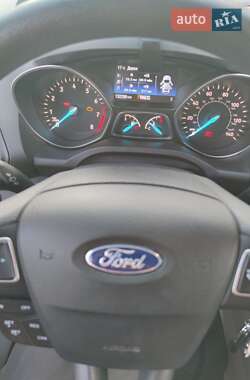 Позашляховик / Кросовер Ford Escape 2016 в 