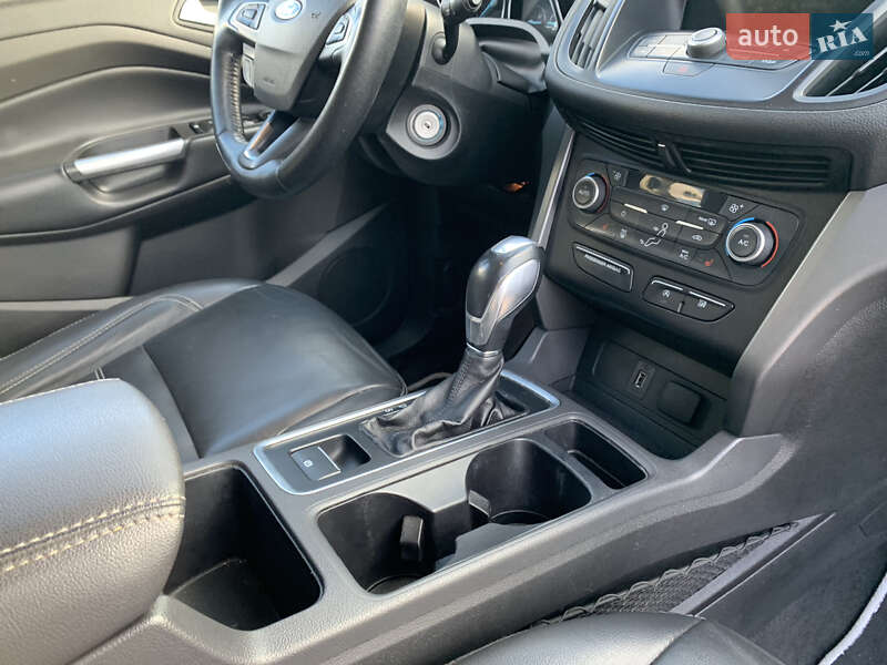 Внедорожник / Кроссовер Ford Escape 2018 в Киеве