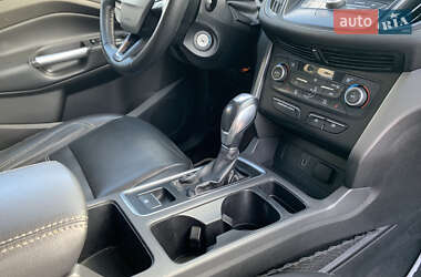 Внедорожник / Кроссовер Ford Escape 2018 в 