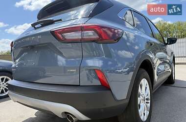 Позашляховик / Кросовер Ford Escape 2023 в 
