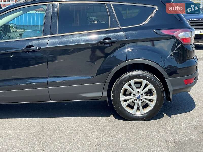 Внедорожник / Кроссовер Ford Escape 2017 в Киеве
