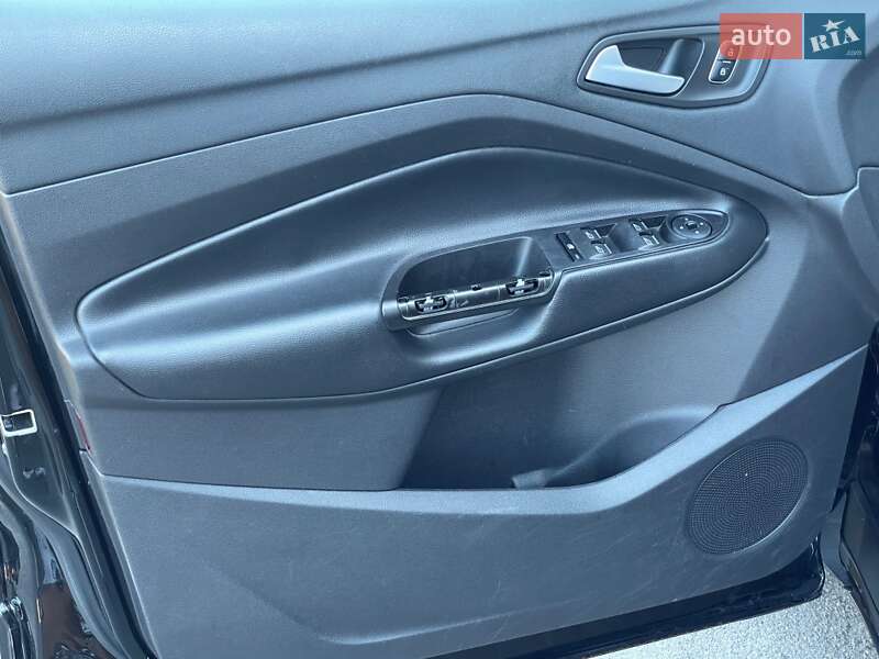 Внедорожник / Кроссовер Ford Escape 2017 в Киеве