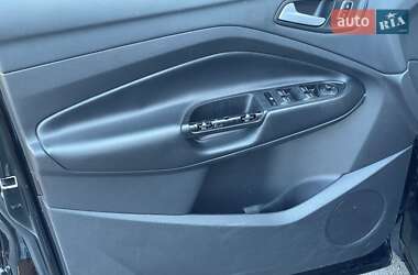 Внедорожник / Кроссовер Ford Escape 2017 в 