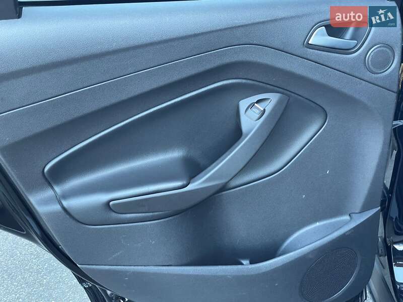 Внедорожник / Кроссовер Ford Escape 2017 в Киеве