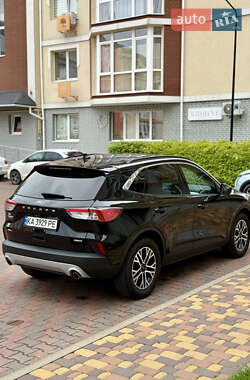 Внедорожник / Кроссовер Ford Escape 2021 в 