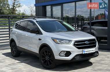 Внедорожник / Кроссовер Ford Escape 2017 в Ровно