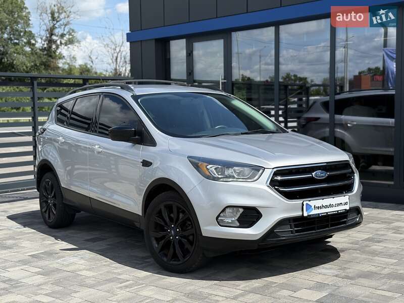 Внедорожник / Кроссовер Ford Escape 2017 в 