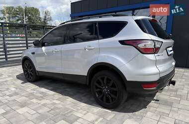 Внедорожник / Кроссовер Ford Escape 2017 в 