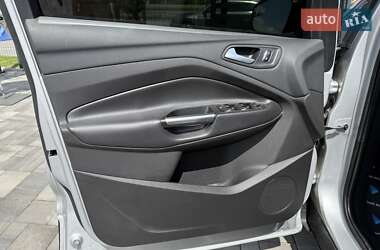 Внедорожник / Кроссовер Ford Escape 2017 в 
