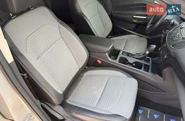 Внедорожник / Кроссовер Ford Escape 2017 в 