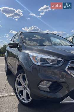 Внедорожник / Кроссовер Ford Escape 2019 в 
