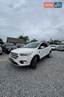 Внедорожник / Кроссовер Ford Escape 2017 в Дергачах