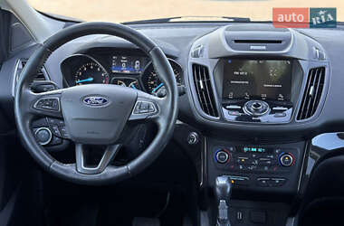Внедорожник / Кроссовер Ford Escape 2017 в 