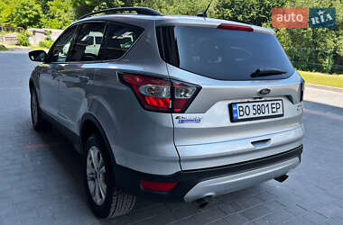 Внедорожник / Кроссовер Ford Escape 2017 в 