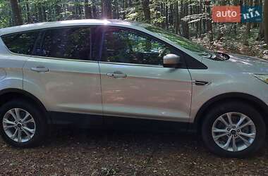 Внедорожник / Кроссовер Ford Escape 2019 в 