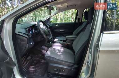 Внедорожник / Кроссовер Ford Escape 2019 в 