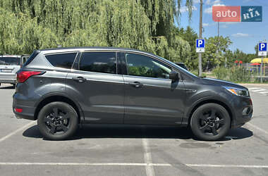 Внедорожник / Кроссовер Ford Escape 2019 в 