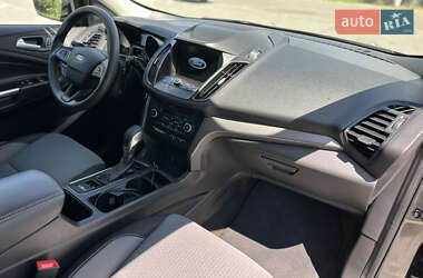Внедорожник / Кроссовер Ford Escape 2019 в 