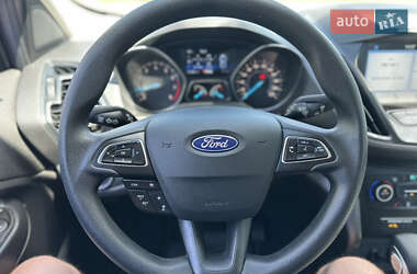 Внедорожник / Кроссовер Ford Escape 2019 в 