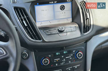 Внедорожник / Кроссовер Ford Escape 2019 в 