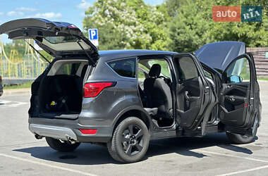 Внедорожник / Кроссовер Ford Escape 2019 в 